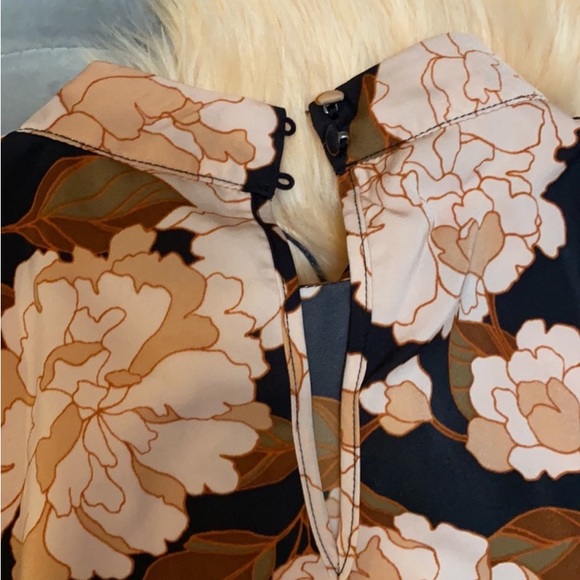 Who What Wear Floral Print Silky Sleeveless Top - Picture 4 of 5